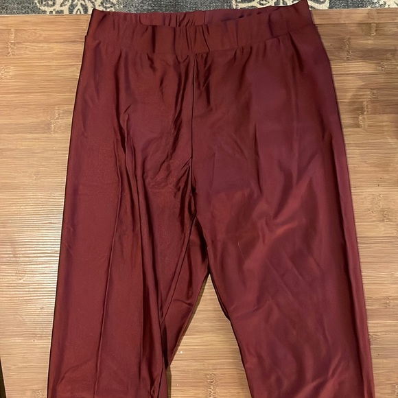 Maroon metallic leggings - Picture 2 of 3